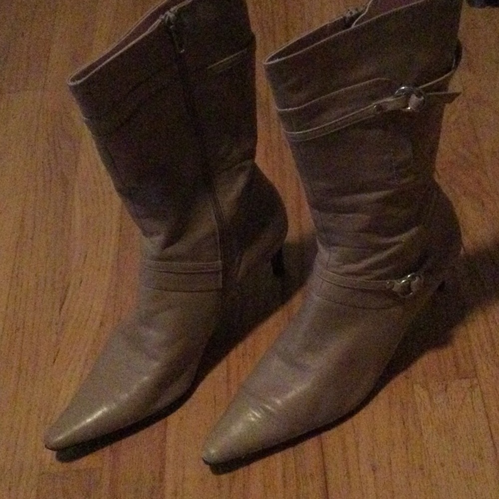 Tan leather boots made in Italy
